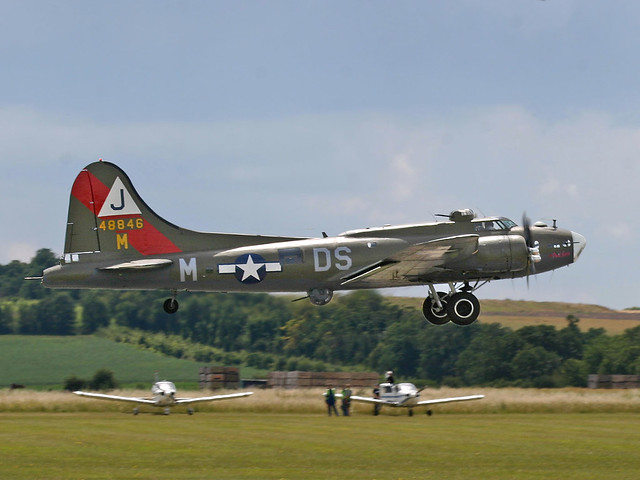 Boeing B-17G Flying Fortress 48846 F-AZDX 