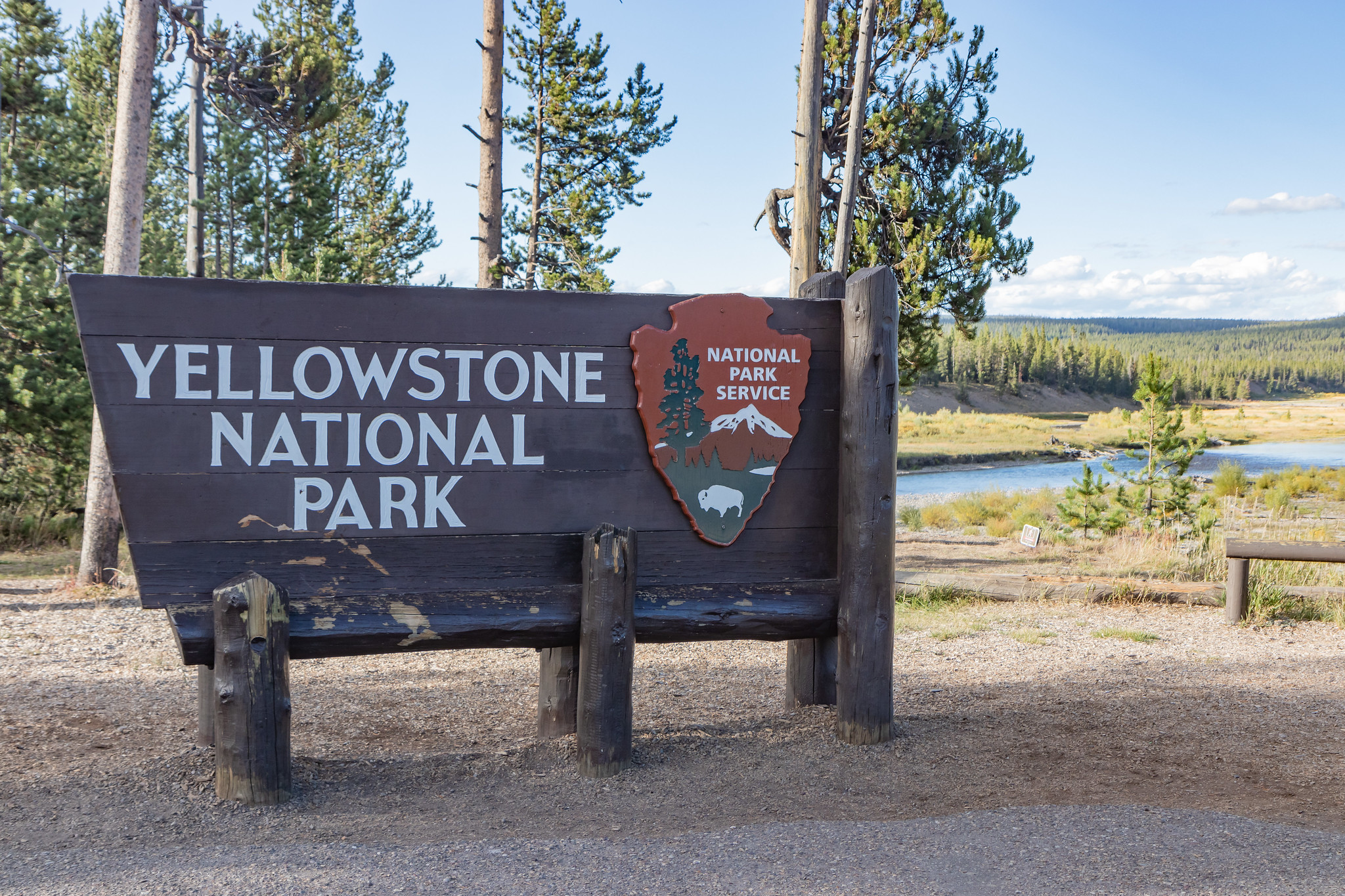 Le panneau d’entrée du parc national de Yellowstone