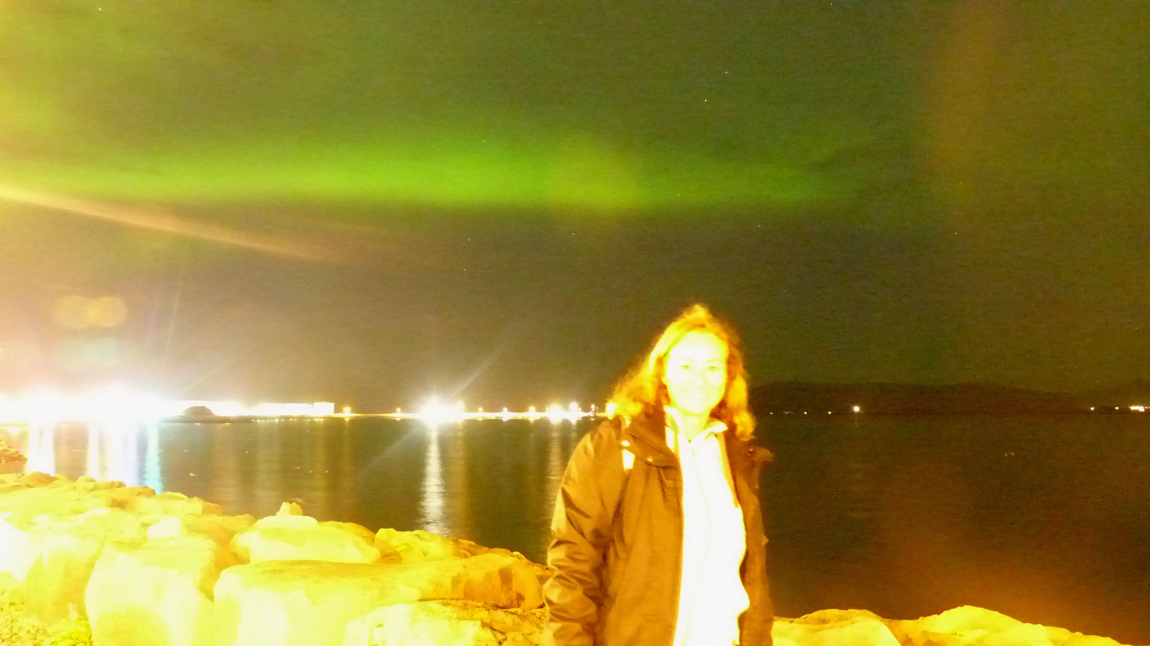 Aurora boreal sobre Reykjavík, Iceland