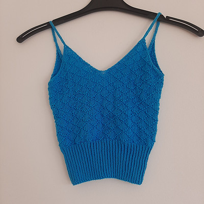 Anna (@kollar.annie) test knit this Vanessa Camisole by Mona’s Masche for her daughter.