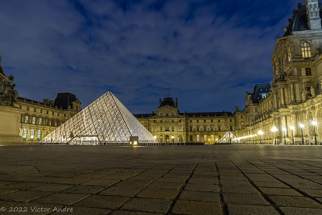 Louvre blue hour
