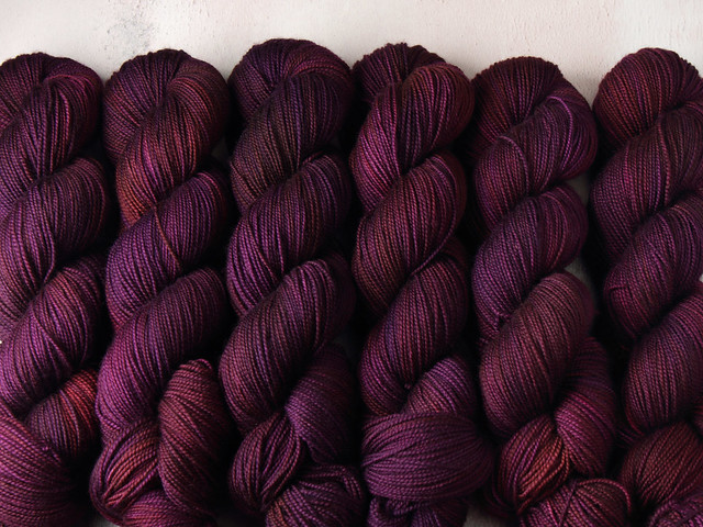 Favourite Sock – hand-dyed superwash merino wool 4 ply yarn 100g – ‘Dancing in the Dark’ (purple)
