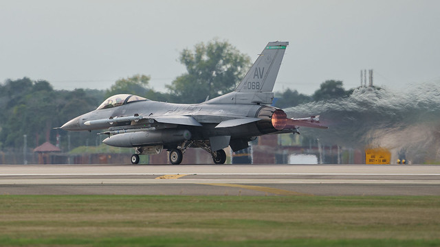 F-16 afterburner coming on