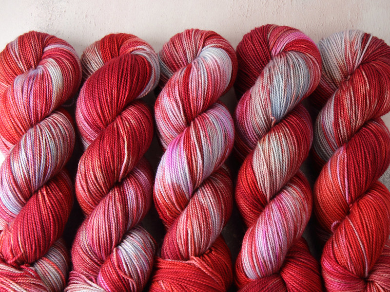 Favourite Sock – hand-dyed superwash merino wool yarn 4 ply/fingering 100g – ‘Poppy Field’