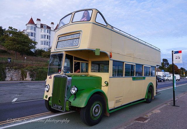 Last Ensignbus 68 departure of the 2022 season - with Eastern National 1946 Leyland Titan PD1/1 / Alexander SD 2102, LEV 917 (18:00 from Southend Pier)