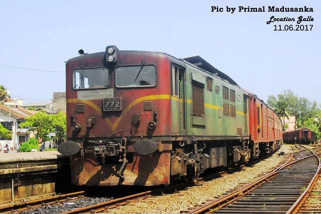 M5b 772 on Rajarata Rajina Express train at Galle (No 8086 Vavniya-Matara) in 11.06.2017