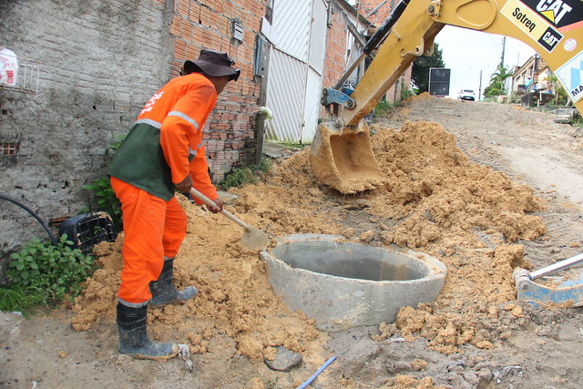 28.09.22 - Bairro Coroado recebe obra emergencial da Prefeitura de Manaus após rompimento de drenagem