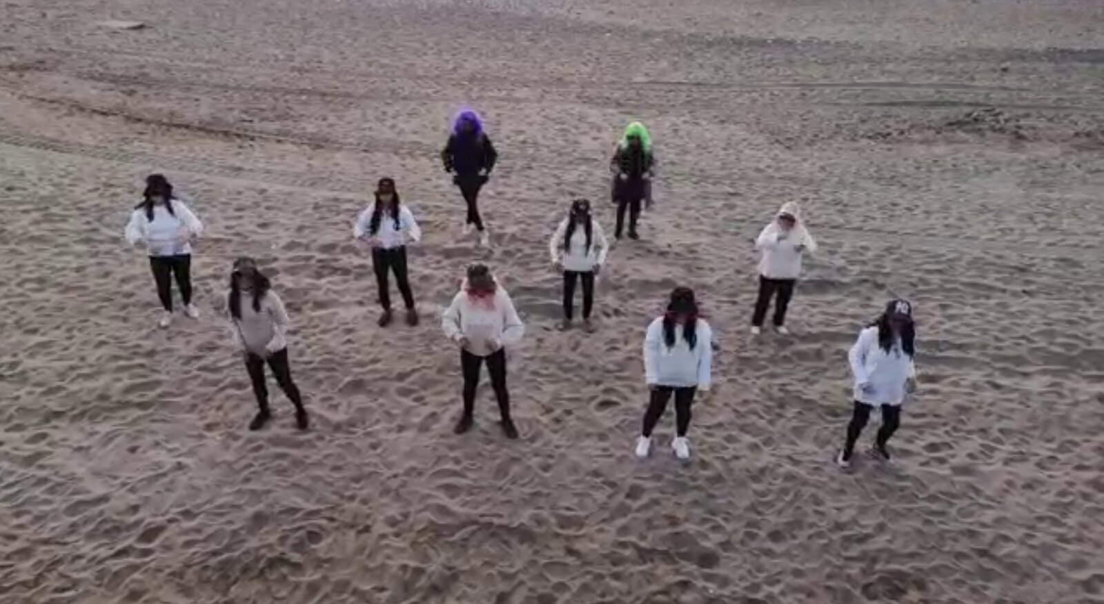 FOTOGRAFÍA. BARCELONA (ESPAÑA), 08.03.2020. Mujeres son protagonistas de un vídeo en el que cantan y bailan por la mujer contra el feminismo. Ñ Pueblo (1)