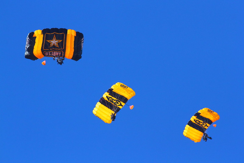 IMG_3557 US Army Golden Knights and Navy Leap Frogs