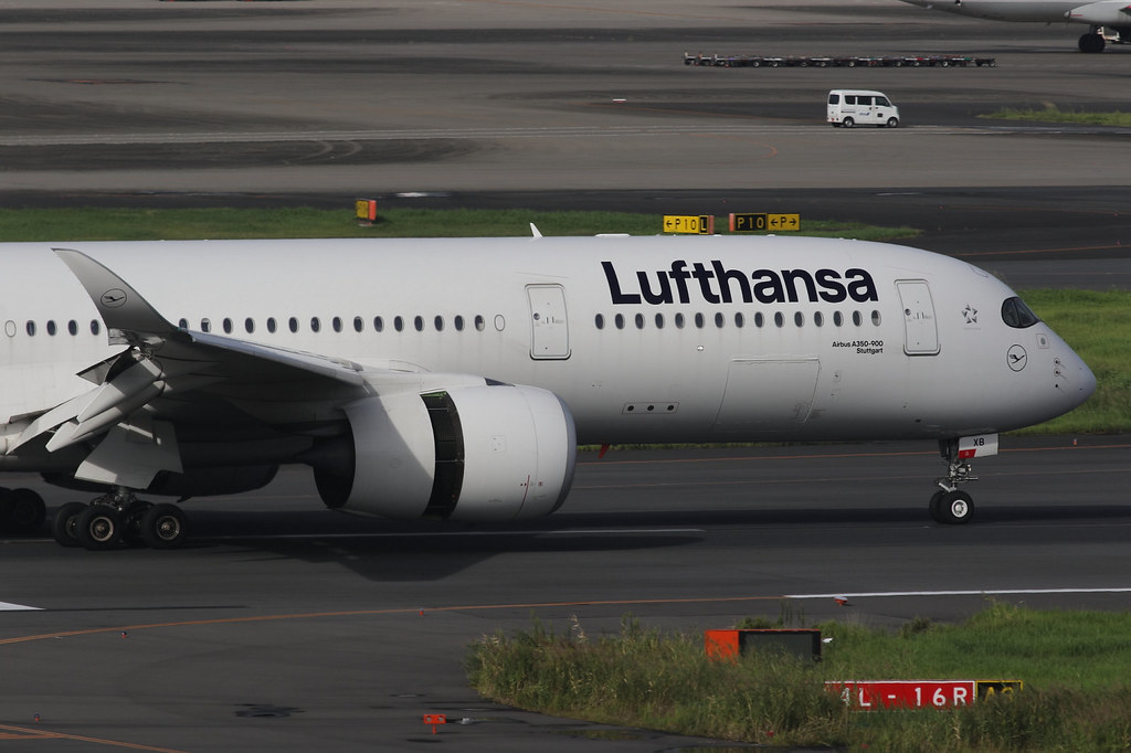 Lufthansa D-AIXB "Stuttgart"