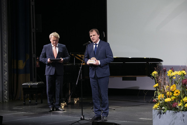 RTU profesors Juris Smirnovs saņem Būvindustrijas lielo balvu par mūža ieguldījumu