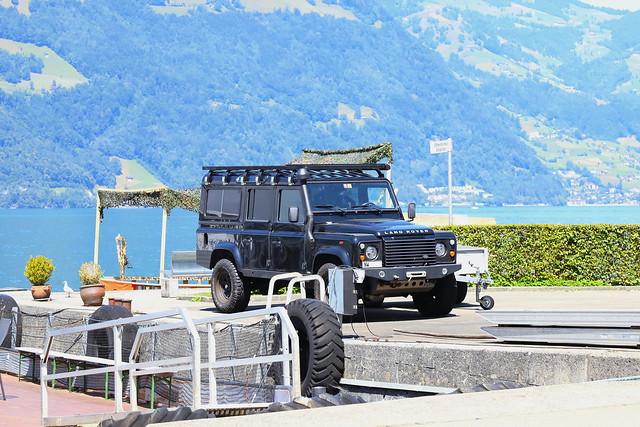 Land Rover Defender in Beckenried NW 14.7.2022 1504