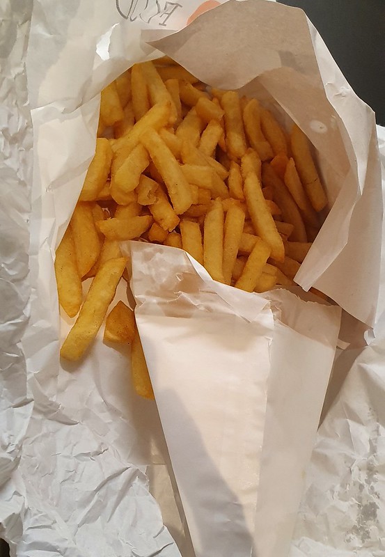 Patatas fritas medianas de Frituur Belgium