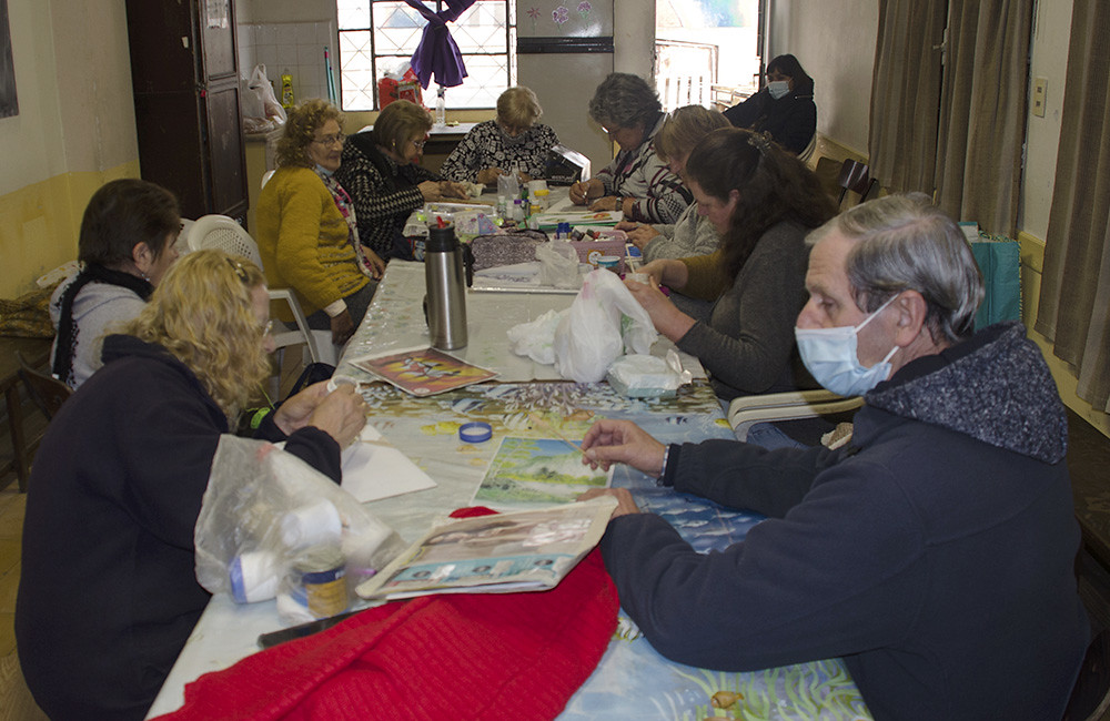 Academia popular de mujeres, aprendiendo manualidades (Uruguay)