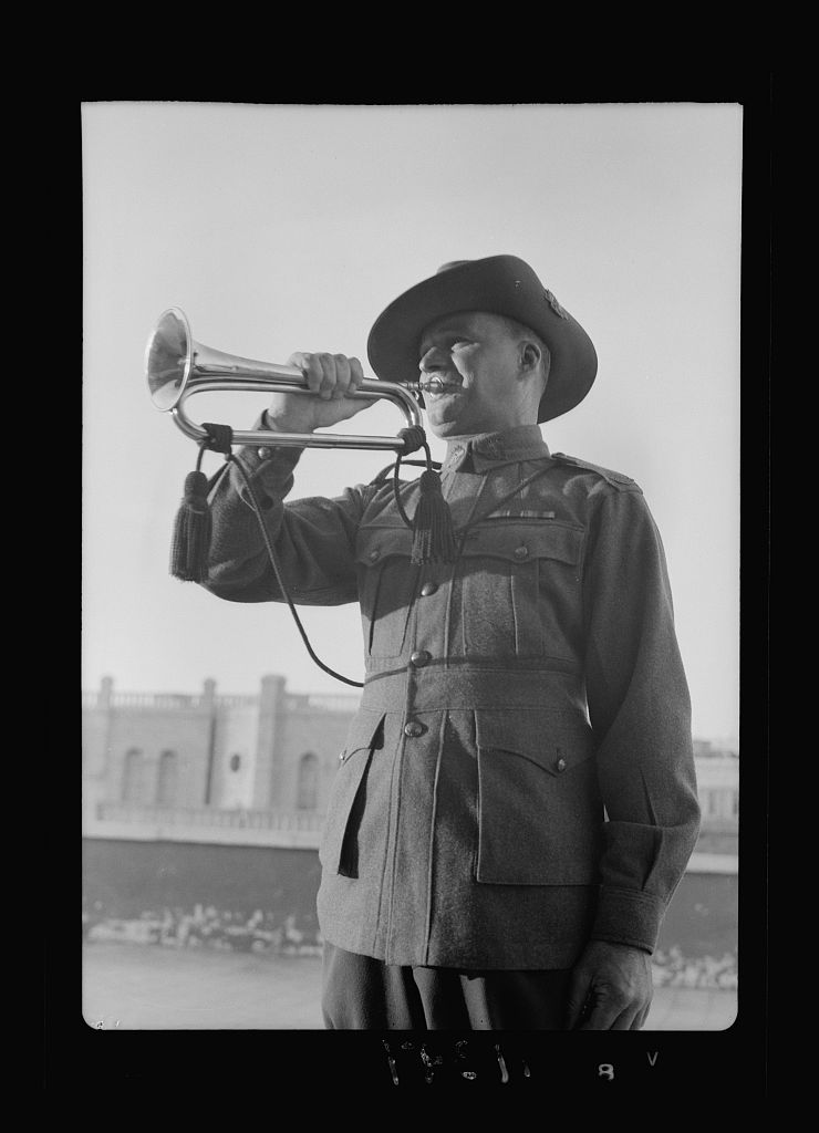 Lord Kitchner's trumpeter in 1915, Pvt. Frank Inman of Australian Imp. [i.e., Imperial] Forces. Mr. Inman trumpeting at Anzac Day service of April 25th, '40 (LOC)