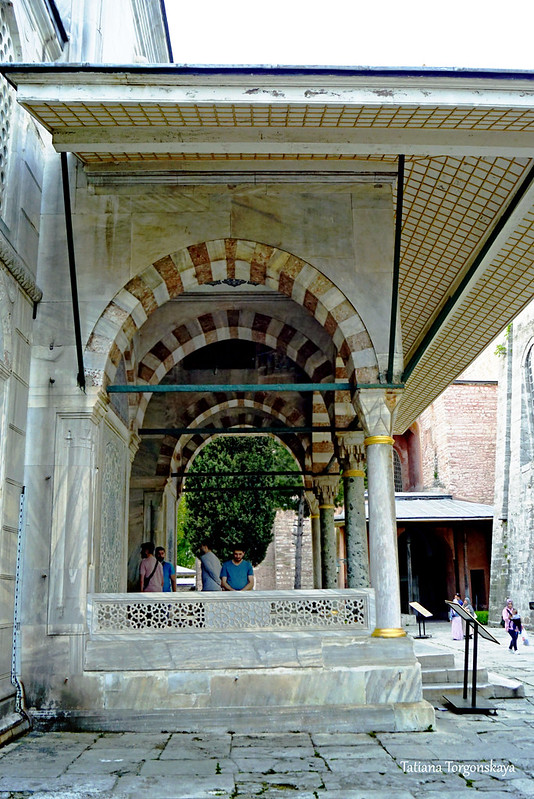 Крыльцо мавзолея султана Селима II