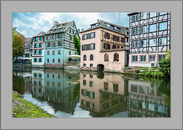 La Petite France - Straßburg,  Spiegelungen in der Ill, altes Gerberviertel.