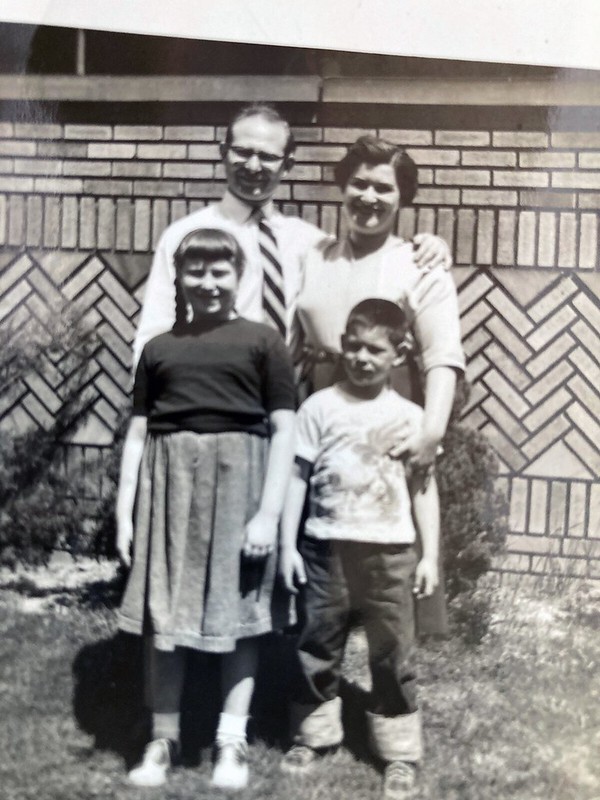 Toby and brother Howie as children with parents Ruth and Jack