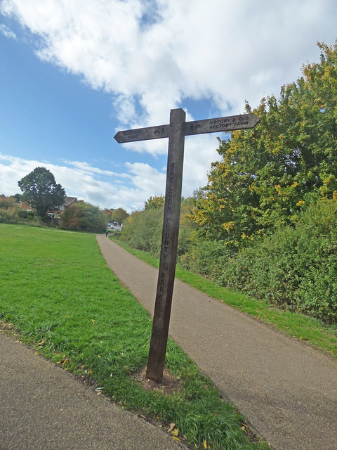 Sheldon Country Park - fingerpost between Coventry Road and Airport Viewing area