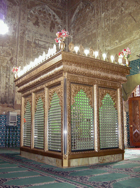 Yazd Mausoleum of Imamzadah Sayyid Rukn al-Din (Bogheh-e Sayyed Roknaddin) 1325 Muzaffarid Tomb (zarih or ḍarīḥ) (3e)
