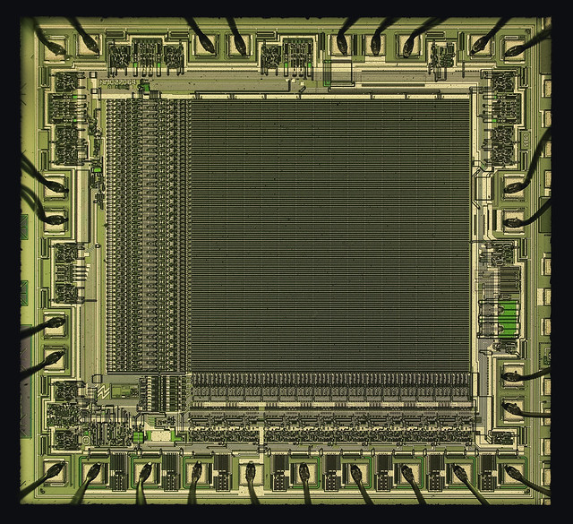 Silicon micro chip M27C64A12F1