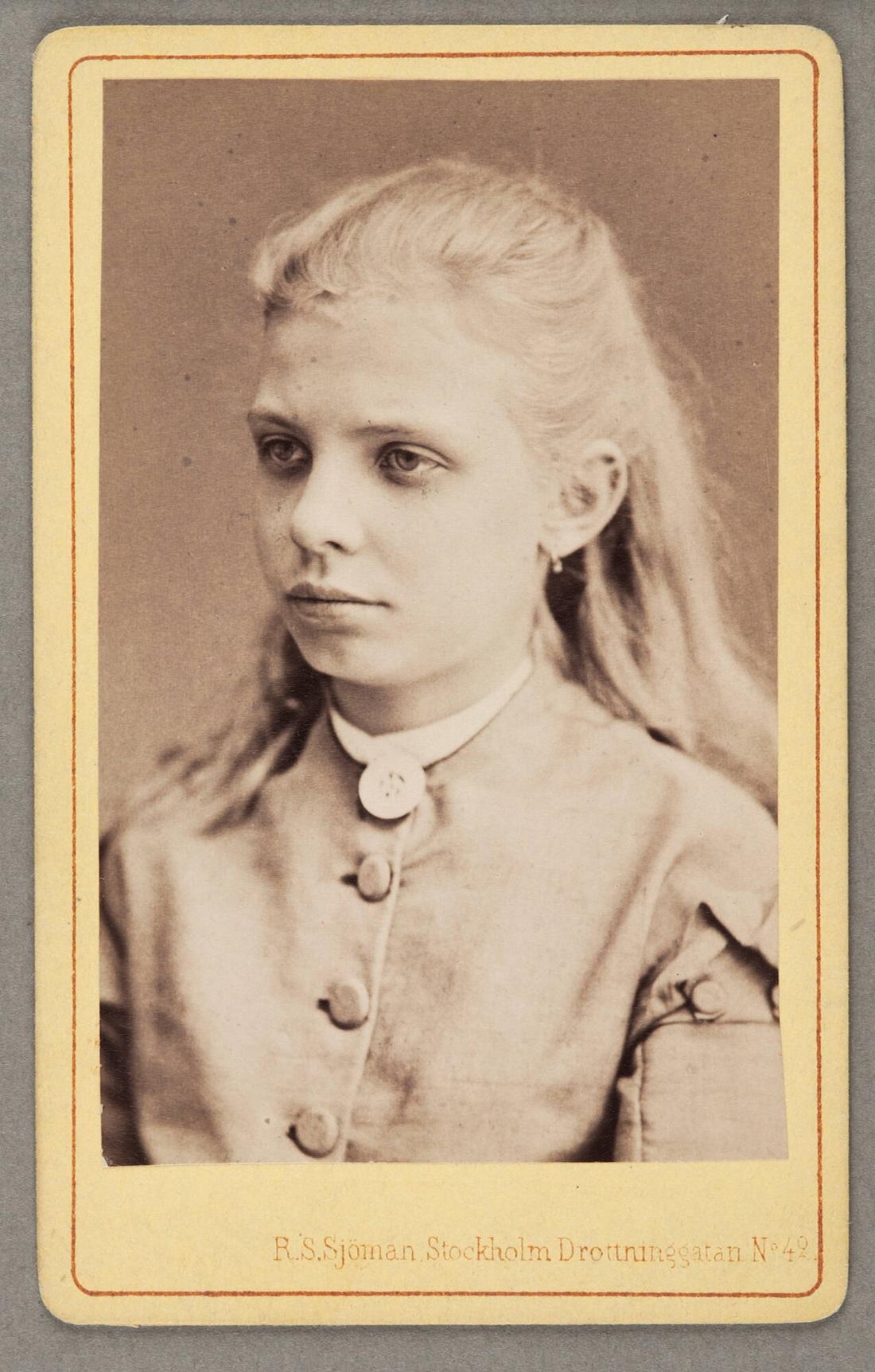 Rosalie Sjöman (Sverige, 1833 - 1919) :: Alma Sjöman, ca. 1870. Albumen print. | src Moderna Museet