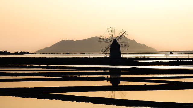 Saltmill in front of the silhouette of la Isola Grande