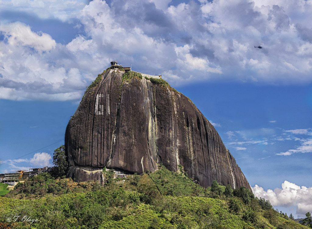 El Peñón de Guatapé. - The Rock of Guatapé.