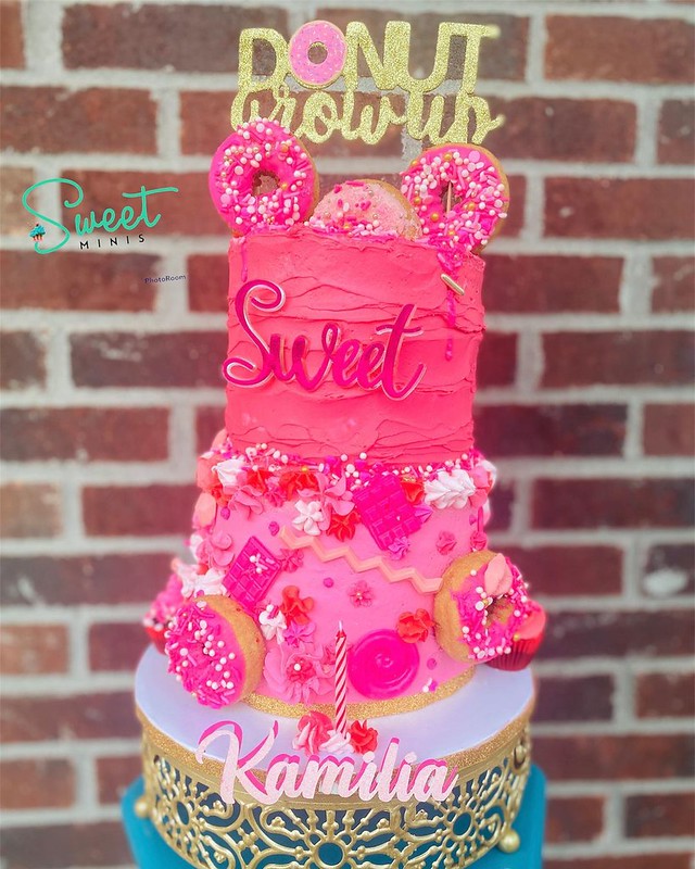 Cake by Sweet Minis Cakes & Bakes