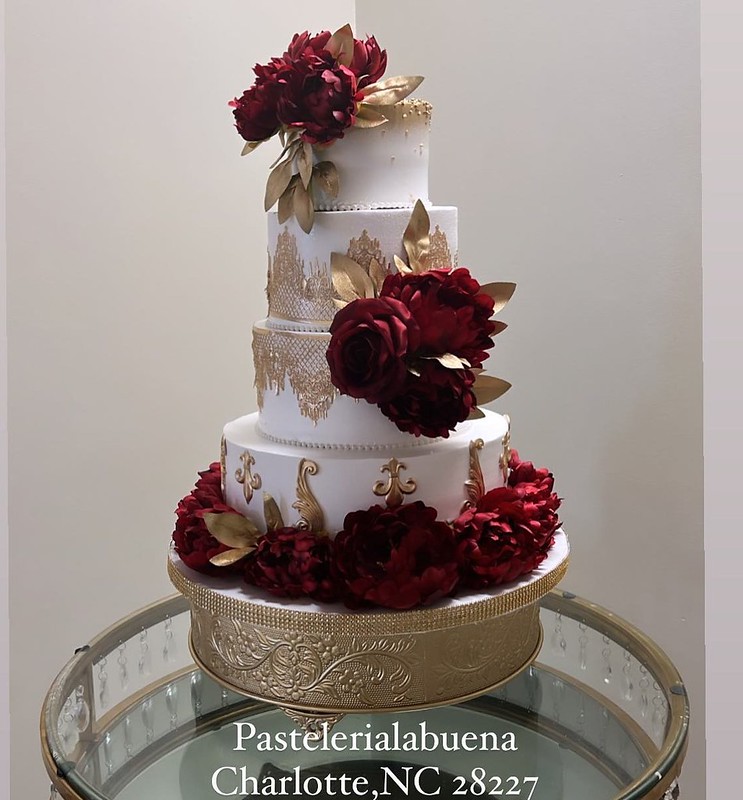 Cake by Pasteleria La Buena