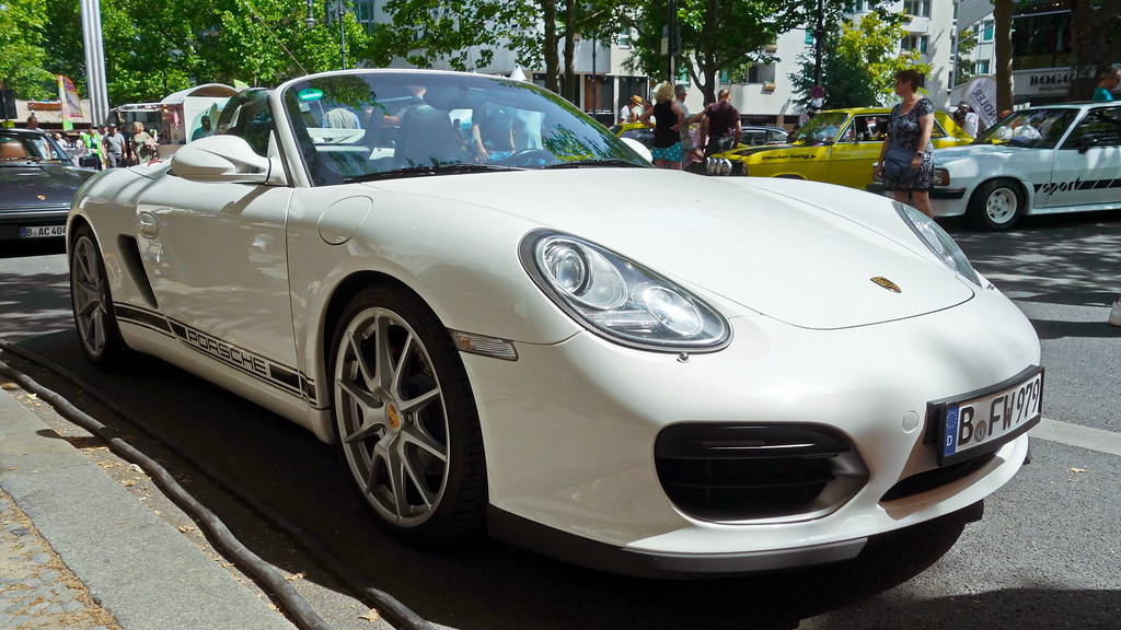 Image of Porsche Boxster Spyder (front right)
