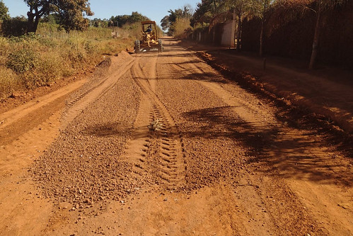 Estrada de 3,5 km no Riacho Fundo II é preparada para receber asfalto