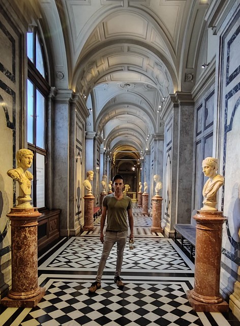 תצוגה תערוכה האמנות הקלאסית ביוון ורומא מוזיאון ההיסטוריה של האמנות וינה טיול לוינה אסף הניגסברג  ביקור במוזיאון בוינה
