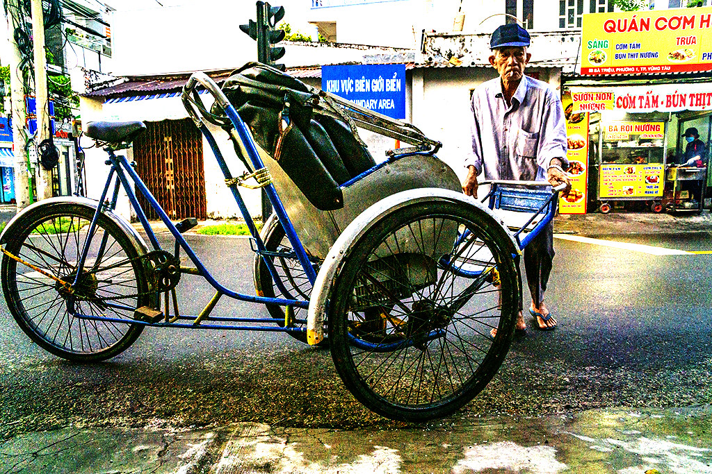 Cyclo driver at 6 02AM on 10-5-22--Vung Tau copy