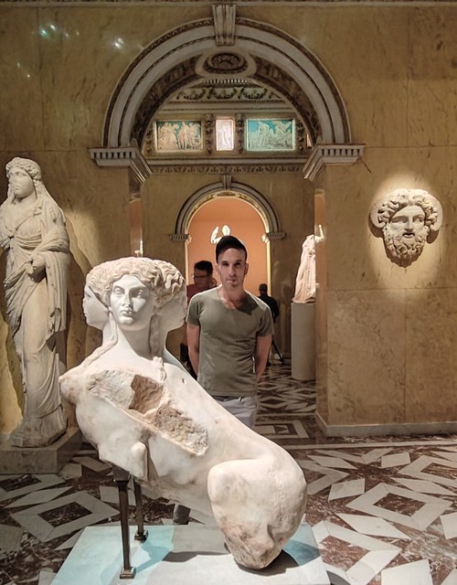 פסל מפורסם האמנות הקלאסית ביוון ורומא מוזיאון ההיסטוריה של האמנות וינה טיול לוינה אסף הניגסברג  ביקור במוזיאון בוינה