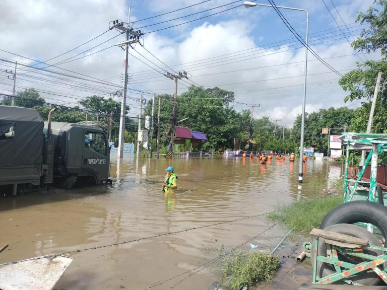Flooding from the overflowing Chao Phraya river in Phrom Buri district, Sing Buri Province, Thailand October 2022. Photo: DDPM