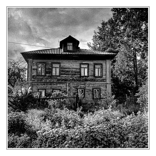 An old house on the banks of the Volga