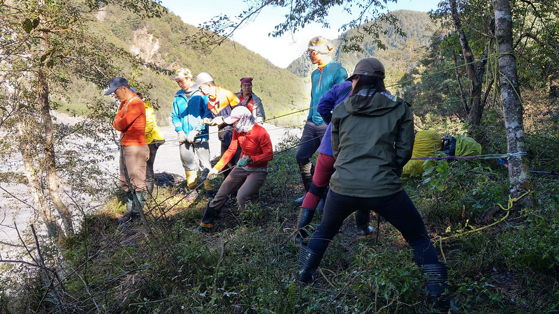 LOHAS hiking guide training for high mountains. Photo by Julie Huang