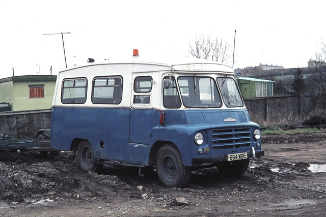 Silcox Motors Coach Company . Pembroke Dock . 73 664WDE . Pembroke Dock Garage . Saturday morning 27th-March-1976 .