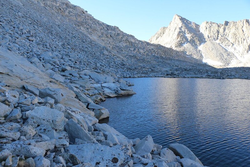Big talus and a faint use path around Lake 11407 made it easy to reach Sixty Lakes Col from upper Gardiner Basin