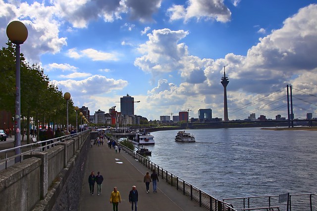 Düsseldorf, Rheinuferpromenade