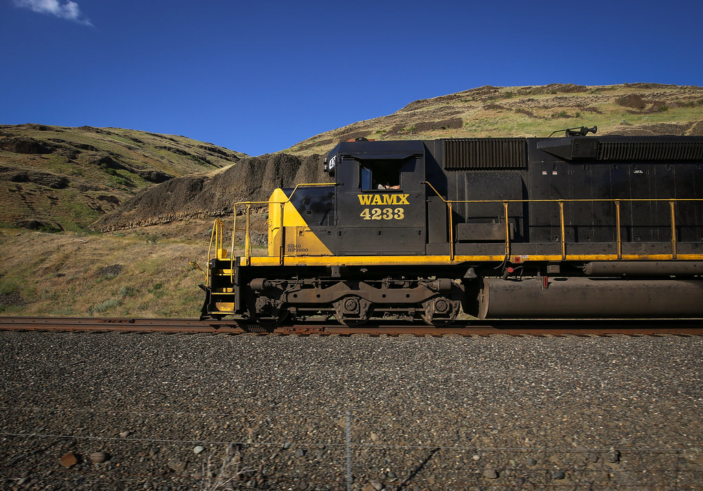 WAMX 4233 | Pacing WAMX 4233, and EMD SD40-2. 7/7/22 | Jasper Bailey ...