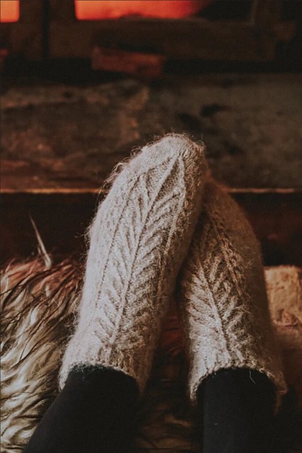 Have you been trying to decide on a Caitlin Hunter project to knit for our KAL but don’t think you can fit in a large project? Her Lonely Forest socks are cozy anklets knit from the toe up and featuring a texture inspired by pine boughs.