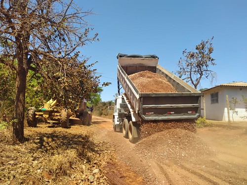 Estradas de terra em área rural do Itapoã passam por manutenção