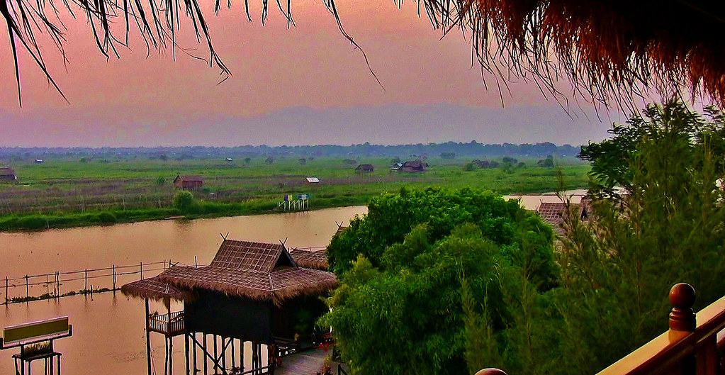 MYANMAR, Burma , am Inle-See -  am Abend - rund um unser Hotel , gegenüber den schwimmenden Gärten , 8015/21158