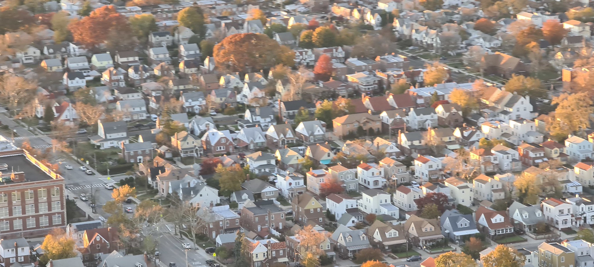 The view of the houses on final approach into New York JFK