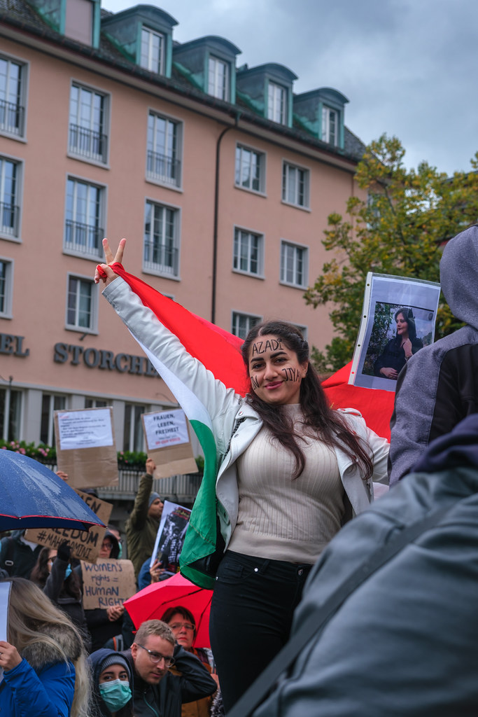 CH ZH WOMAN LIFE FREEDOM Kundgebung auf der Rathausbrücke Zürich