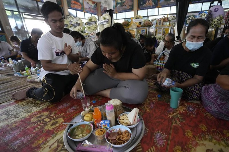 Keluarga Lakukan Pattidana untuk Korban Penembakan di Penitipan Anak Thailand