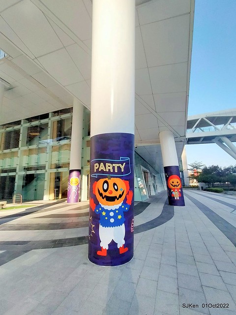 「中國信託金融園區」建築萬聖節裝飾 (Halloween decoration of ChinaTrust Financial Head office), Taipei, Taiwan, SJKen, 2022.10.07 - 10.31.