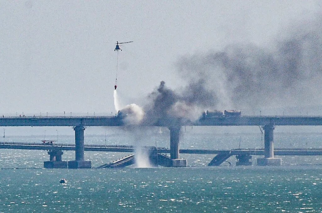 FOTOGRAFÍA. CRIMEA (UCRANIA),08.10.2022. El puente que une Rusia con Crimea (Ucrania), tras la explosión. Efe